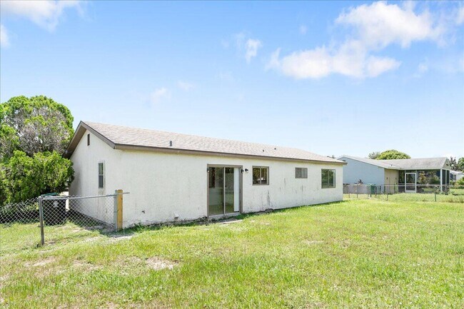 Building Photo - 849 SW Belmont Cir