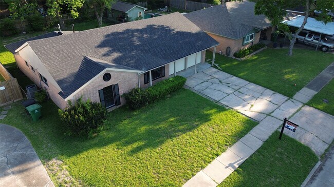 Building Photo - 7607 Grape St