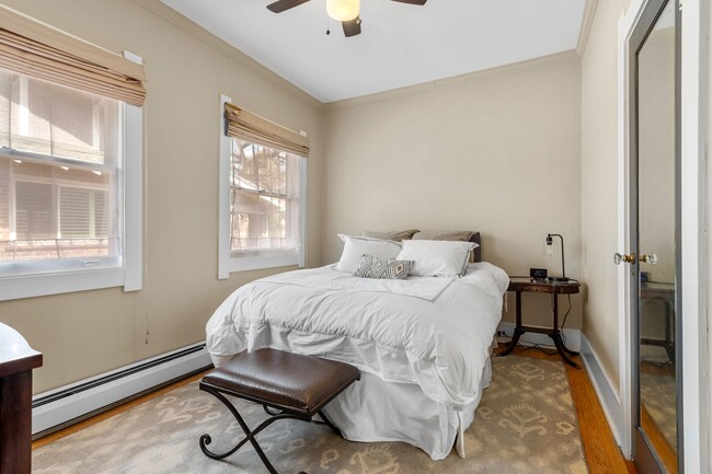 Building Photo - Gorgeous Washington Park Bungalow!
