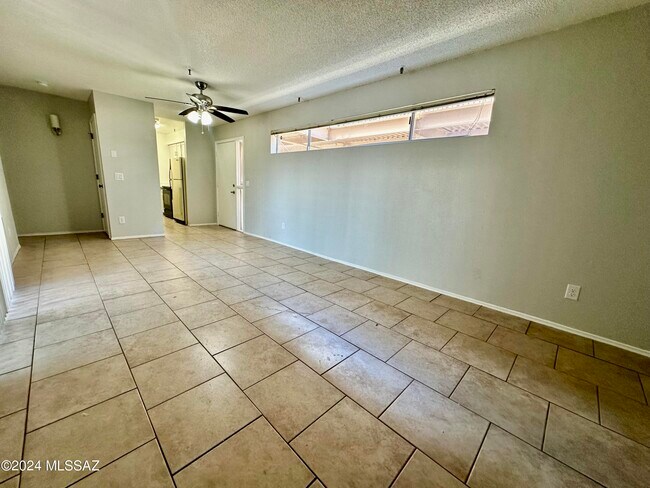 Building Photo - 2601 W Broadway Blvd