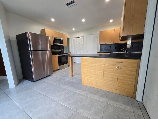 Building Photo - 800 Ibis Way