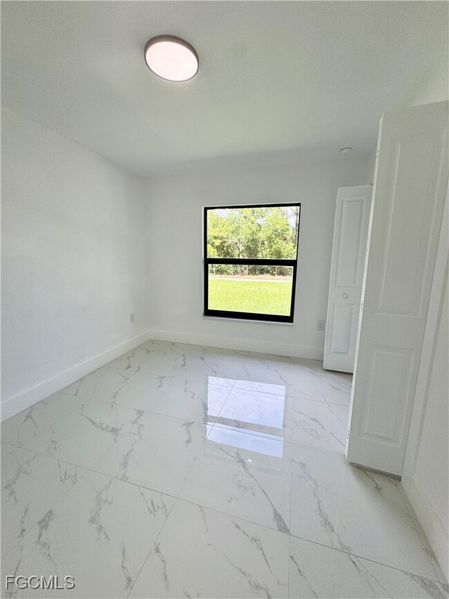 Building Photo - 668 Chemstrand St E