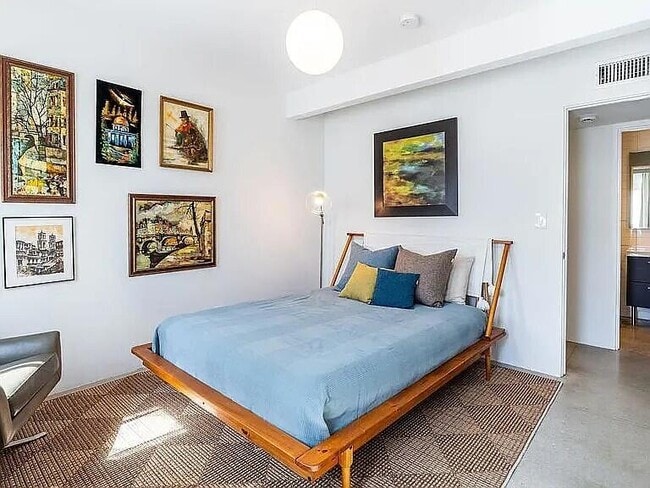 Building Photo - 2223 N Magnolia Rd