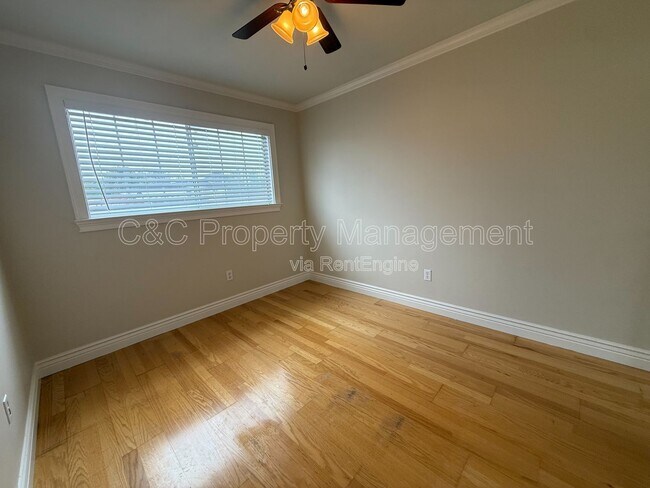 Building Photo - 476 Ferris Ave