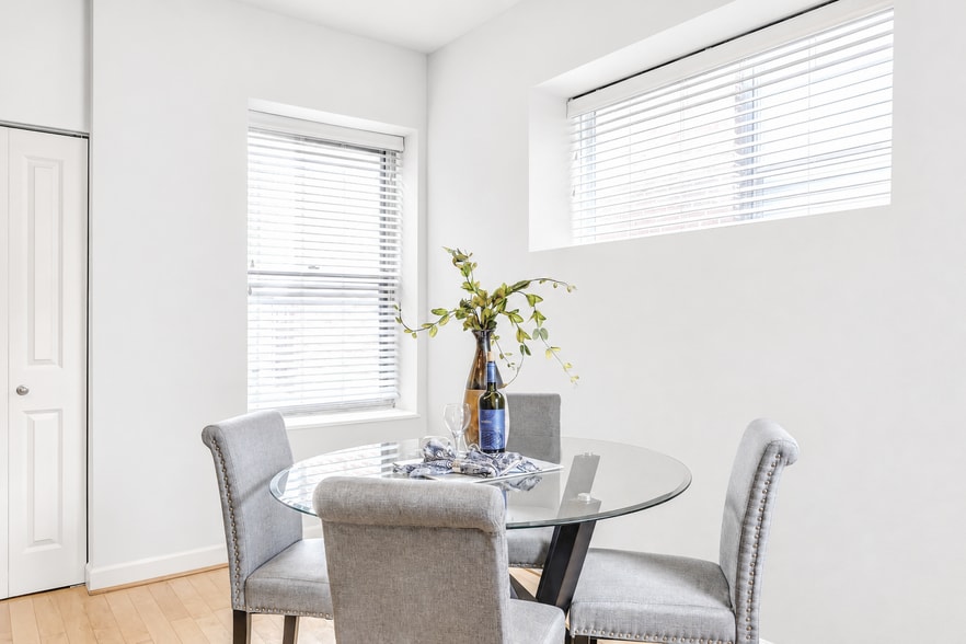 Dining - 5631 Pershing Ave