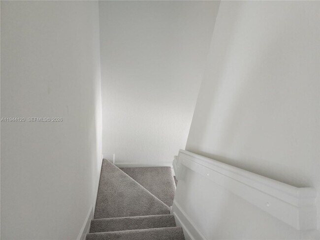 Building Photo - 2750 SE 24th Terrace