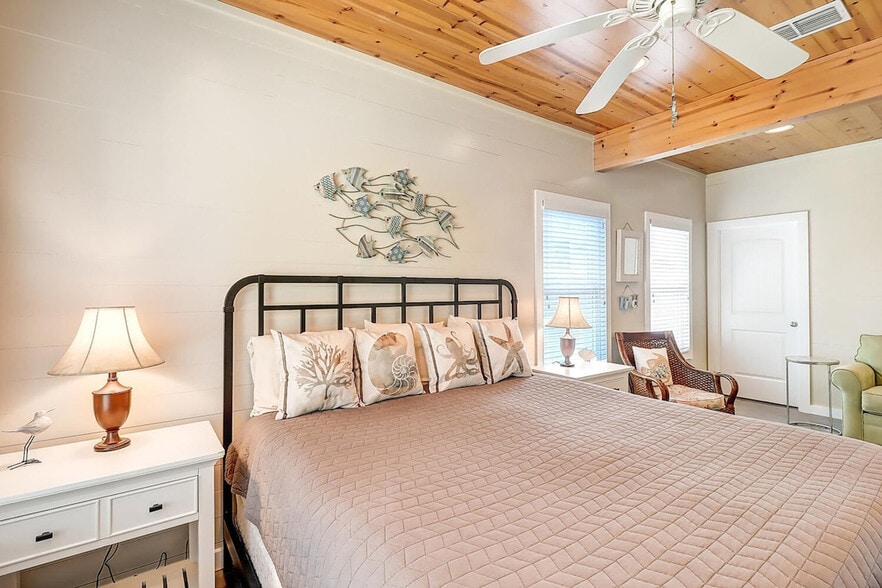 Building Photo - 2606 Eleventh Street-SI ID1023248P