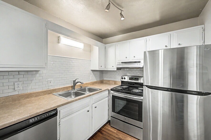 Building Photo - 709 Ashlawn Pl