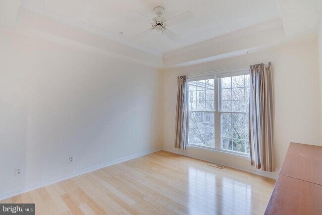 Building Photo - 7046 Falls Reach Dr