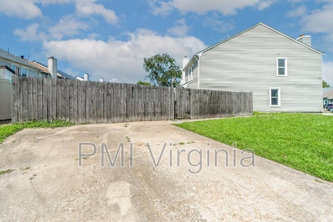 Building Photo - 1151 Hillock Crossing