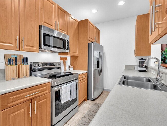 Building Photo - 476 SW 147th Ave