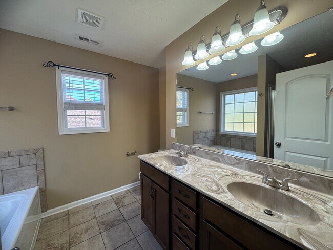 Building Photo - Gorgeous 5 Bedroom Home