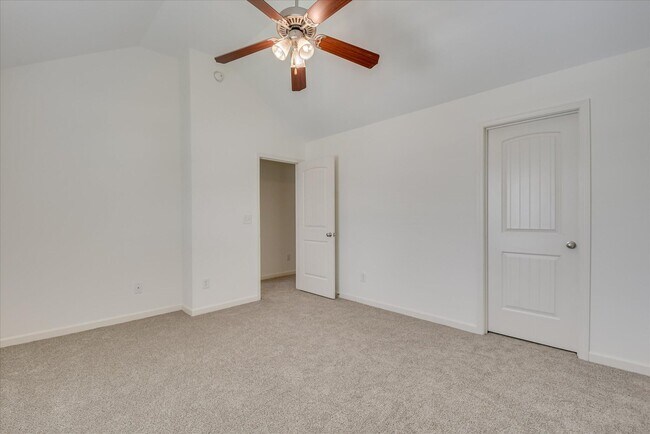 Building Photo - 476 Lory Ln
