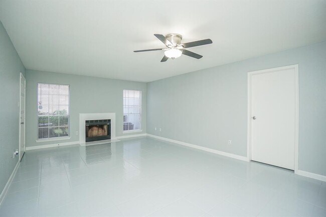 Building Photo - 7400 Bellerive Dr