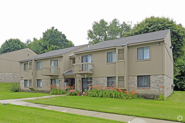 Building Photo - Heritage Park West