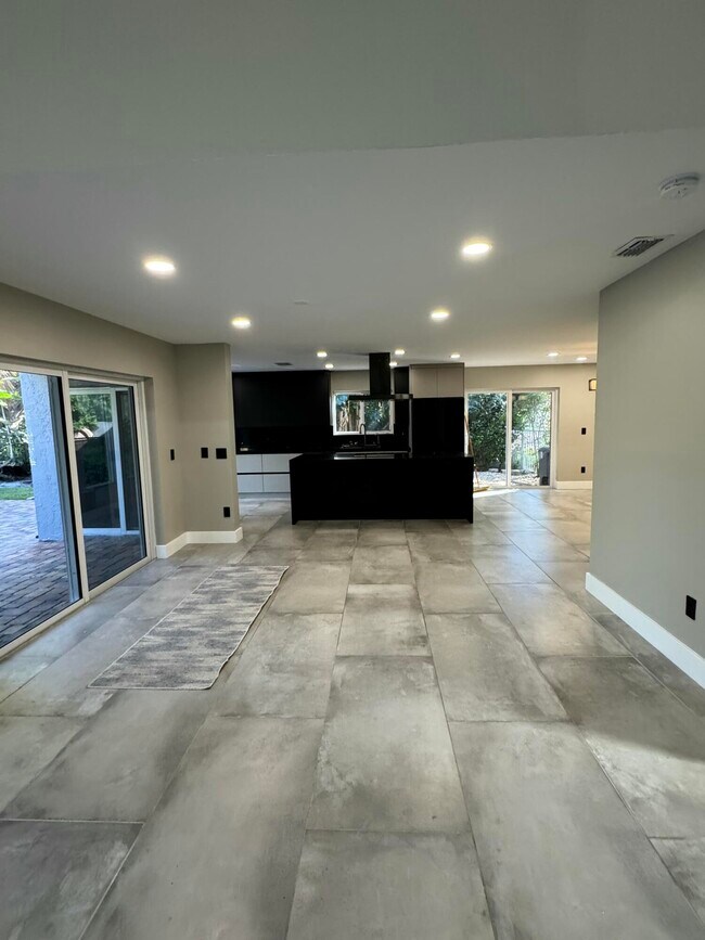 Building Photo - 10366 Buena Ventura Dr