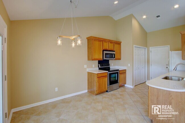 Building Photo - 97 Avonshire Dr