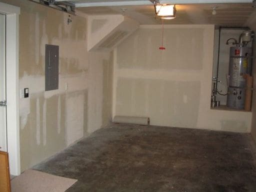 Building Photo - LIKE NEW three bedroom with fantastic updates, one car garage and private newly fenced front patio!