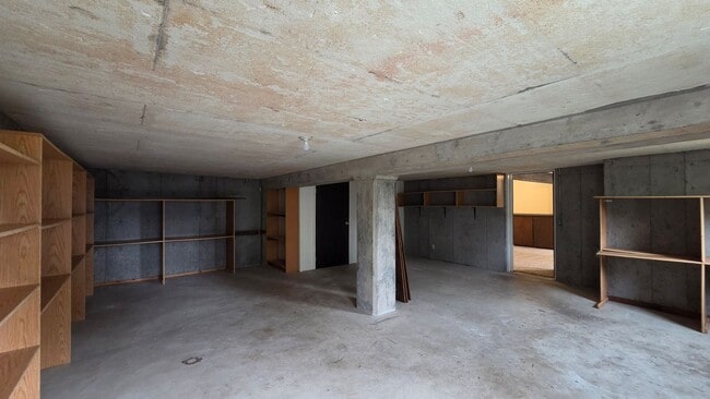 Building Photo - 411 Westview Dr