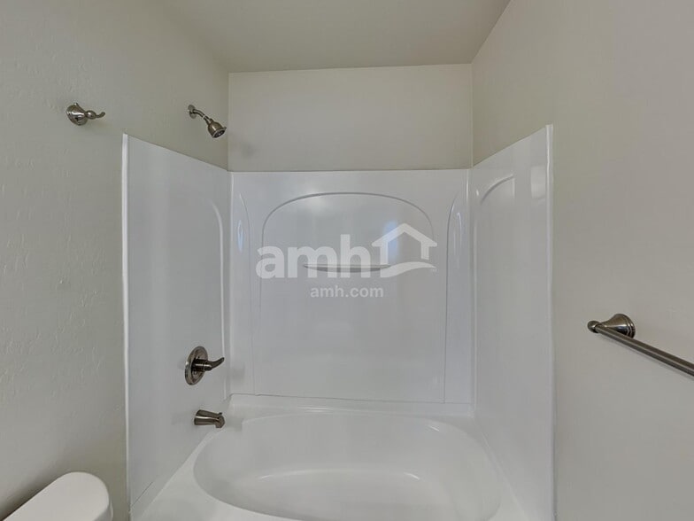 Building Photo - 22428 W Solano Dr