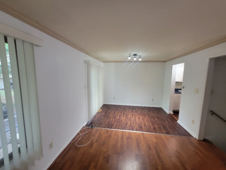 Building Photo - 44 Dendron Ct