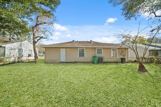 Building Photo - 505 S 4th St