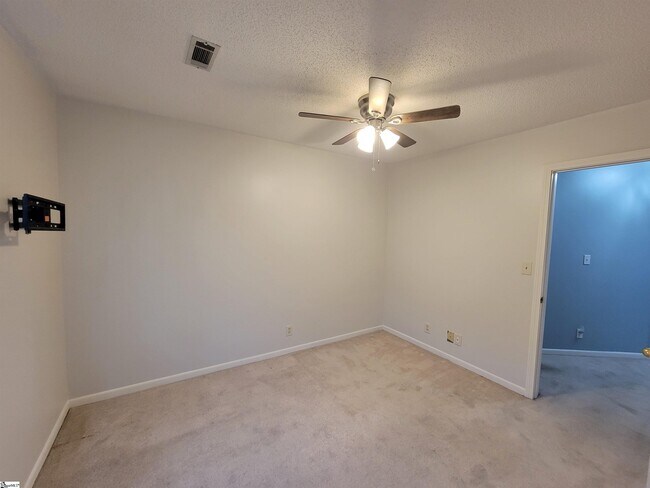 Building Photo - 503 Hillandale Rd