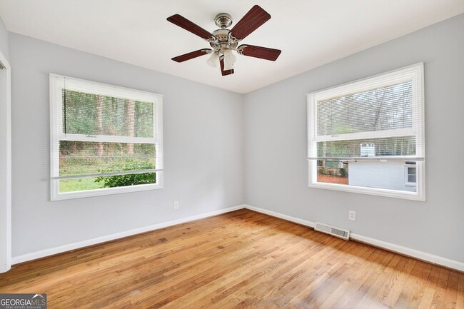 Building Photo - 3178 Pinehill Dr