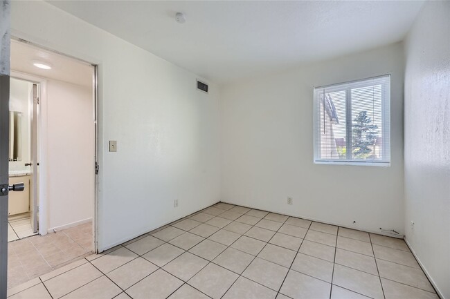 Building Photo - BEAUTIFUL 2 Bedroom 2 Bathroom Condo!