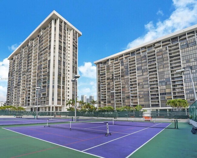 Building Photo - 1901 Brickell Ave