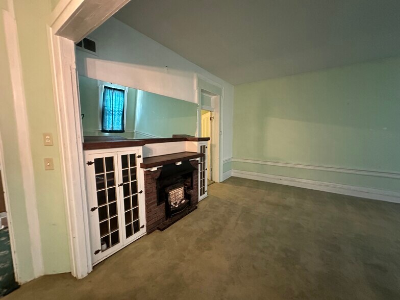 Living room - 926 Diamond Park