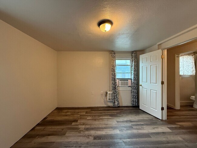 Building Photo - 1071