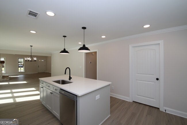 Building Photo - 512 Springdale Dr