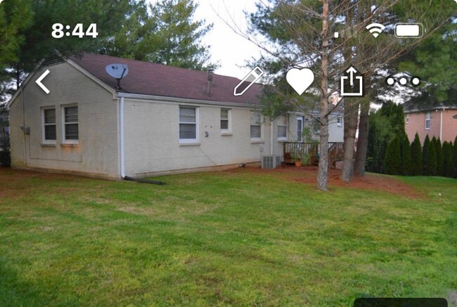 Building Photo - Ranch style four bedroom two bath with ful...