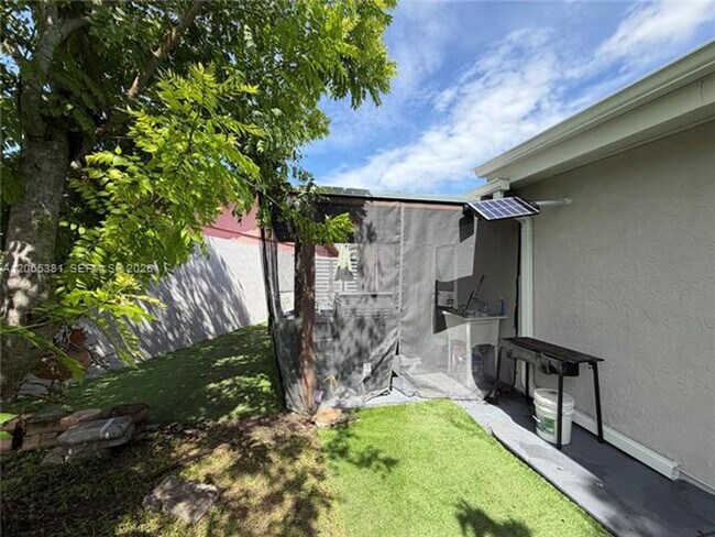 Building Photo - 3613 SW 112th Pl