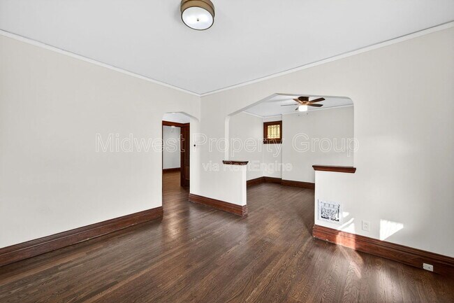 Building Photo - 5324 Nagel Ave