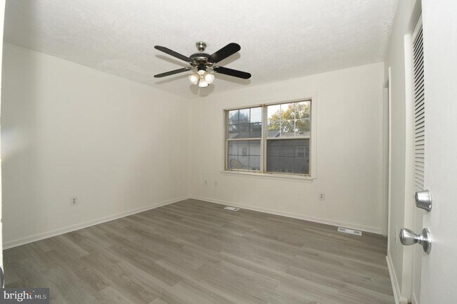 Building Photo - 8635 Union Pl