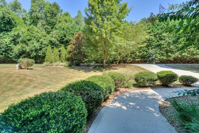 Building Photo - 181 Streamside Pl