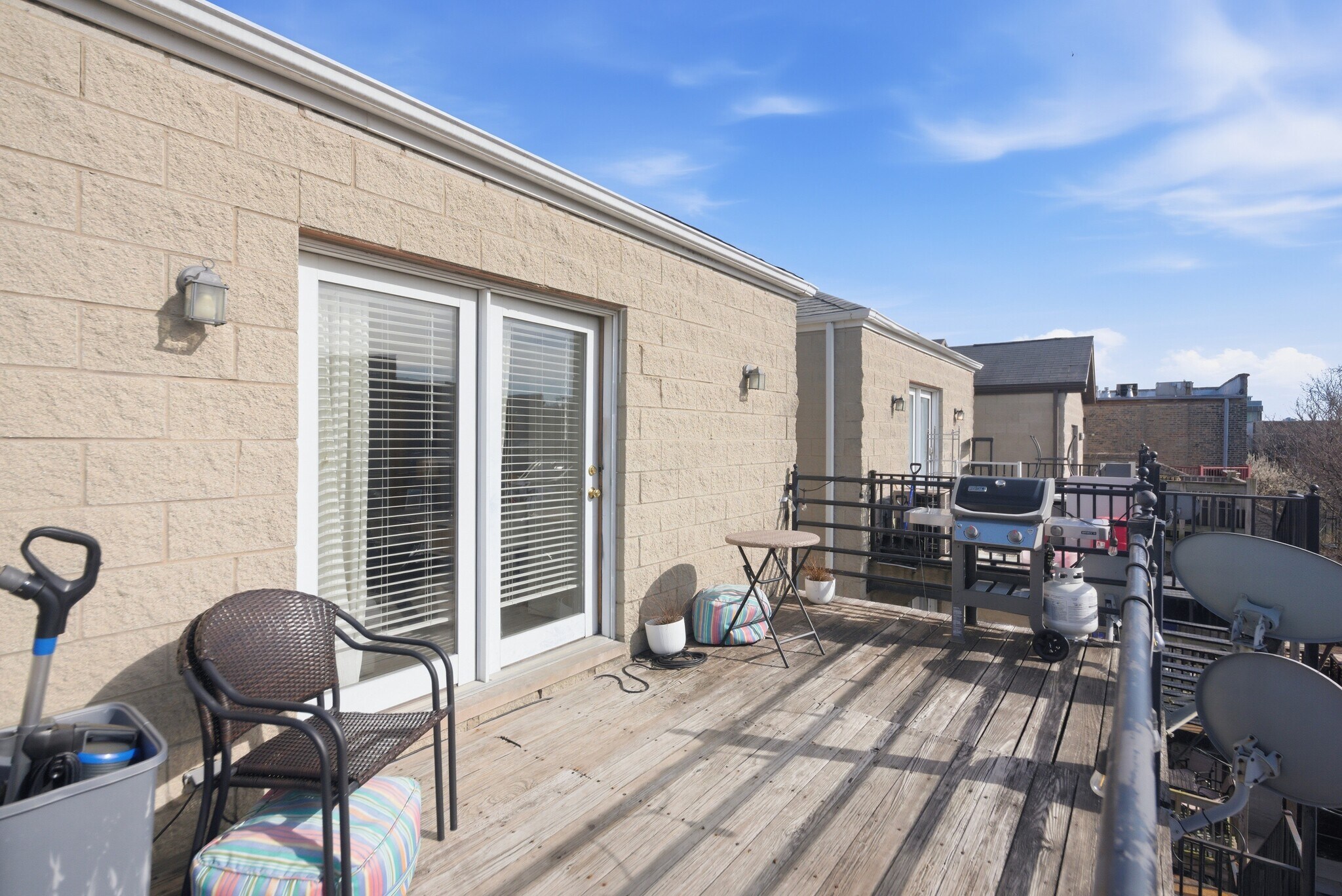 Building Photo - 844 N Wood St