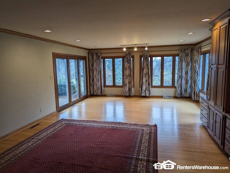 Building Photo - 8861 Greenhill Ln
