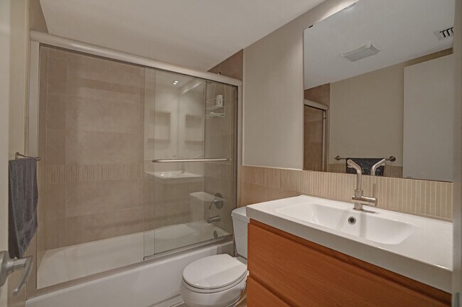 Building Photo - 1831 Sabal Palm Dr