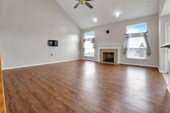 Building Photo - 3796 Village Club Dr