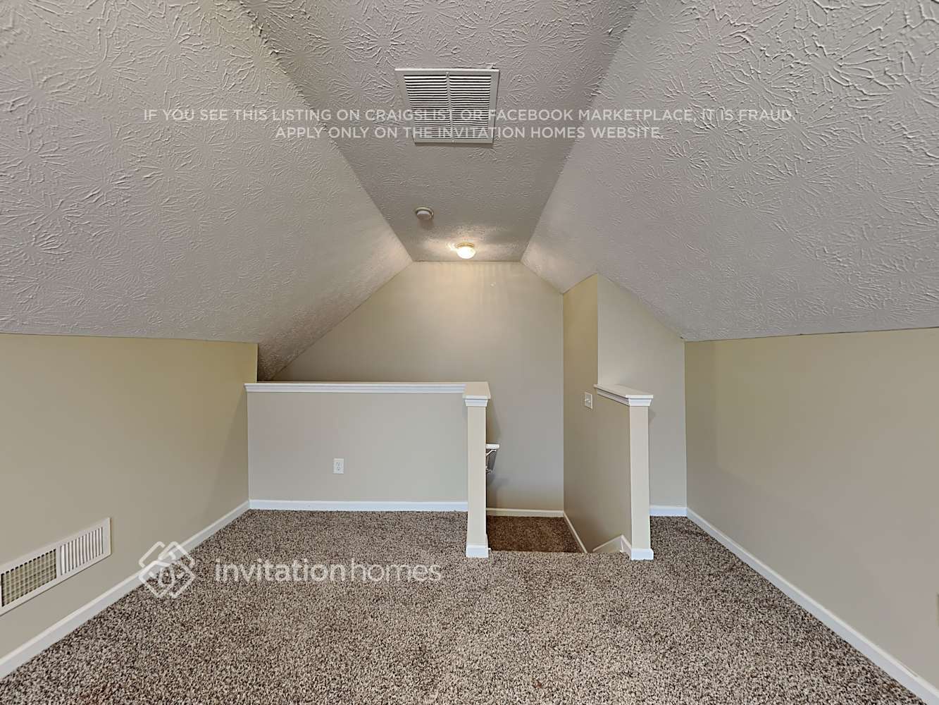 Building Photo - 141 N Square Ln