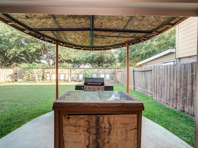 Building Photo - 13215 Sleepy Creek Meadows