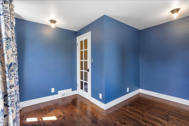 Building Photo - 1238 Versailles Ave