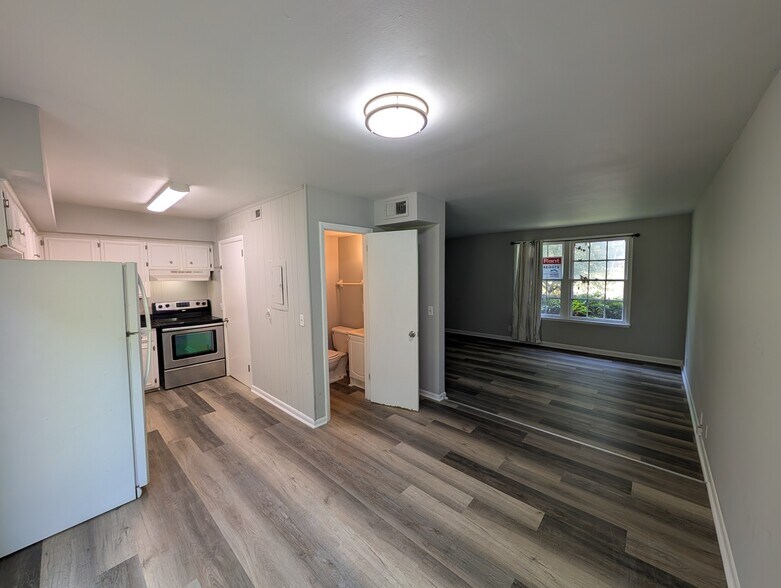 Building Photo - 602 McPherson Cir