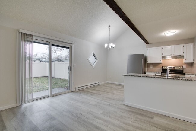 Building Photo - Crestline Triplex