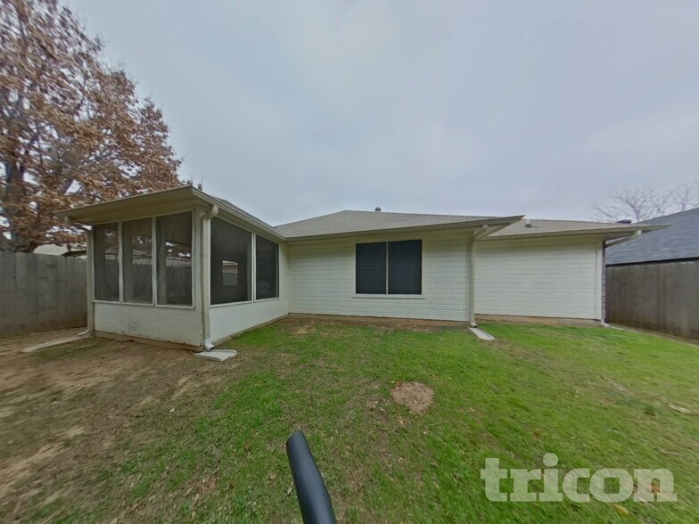 Building Photo - 804 Rambling Ct