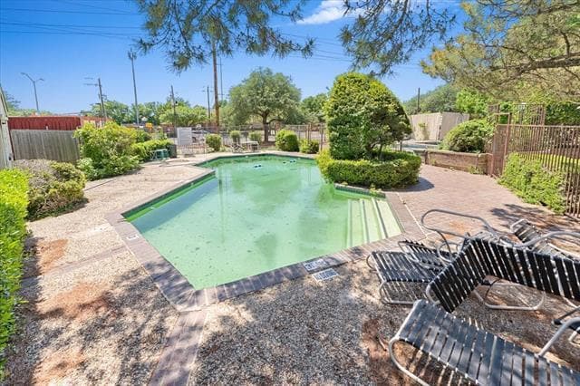 Building Photo - 9621 Walnut St