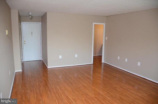 Building Photo - 2500 N Van Dorn St